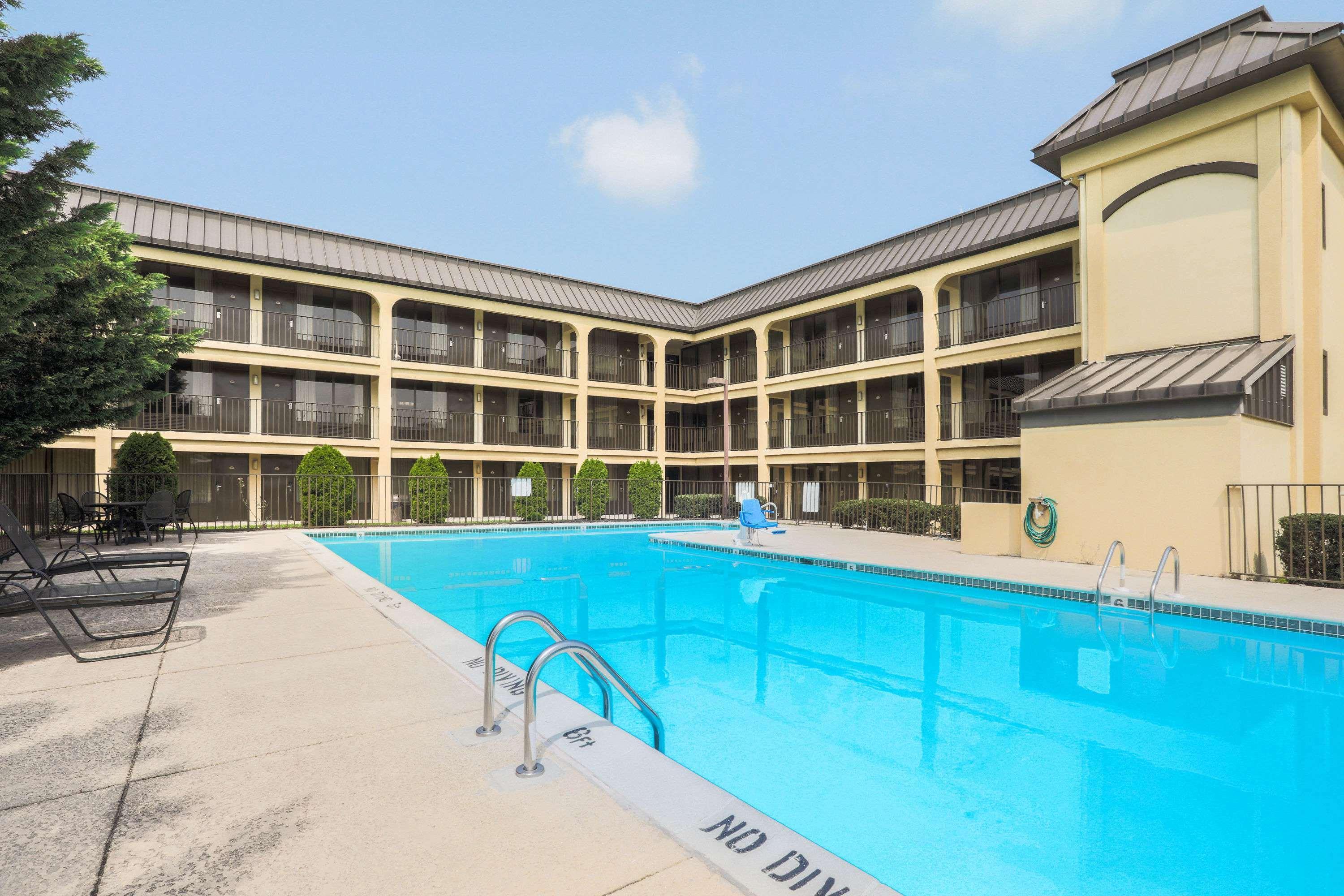 Days Inn By Wyndham Newark Wilmington Dış mekan fotoğraf
