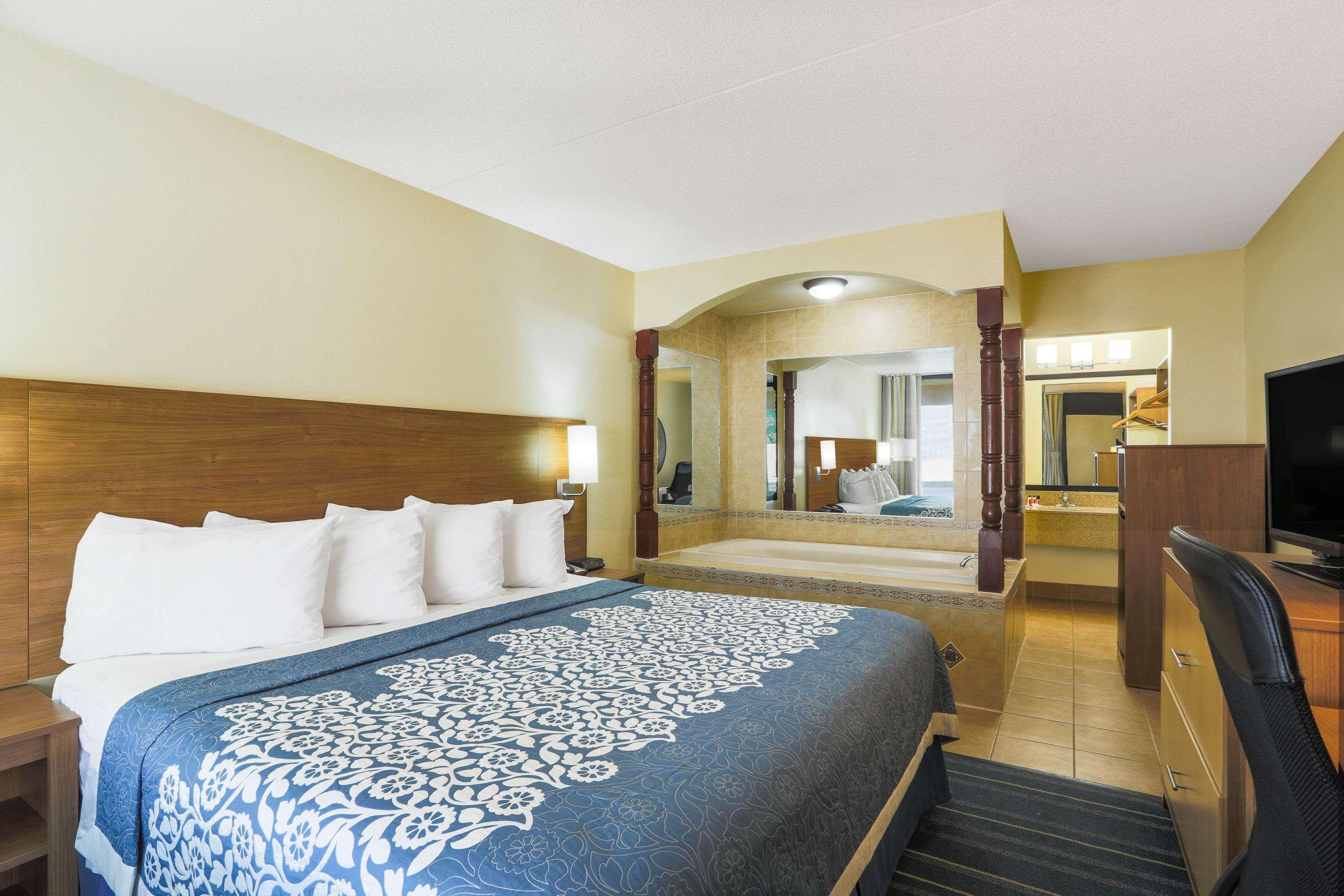 Days Inn By Wyndham Newark Wilmington Dış mekan fotoğraf