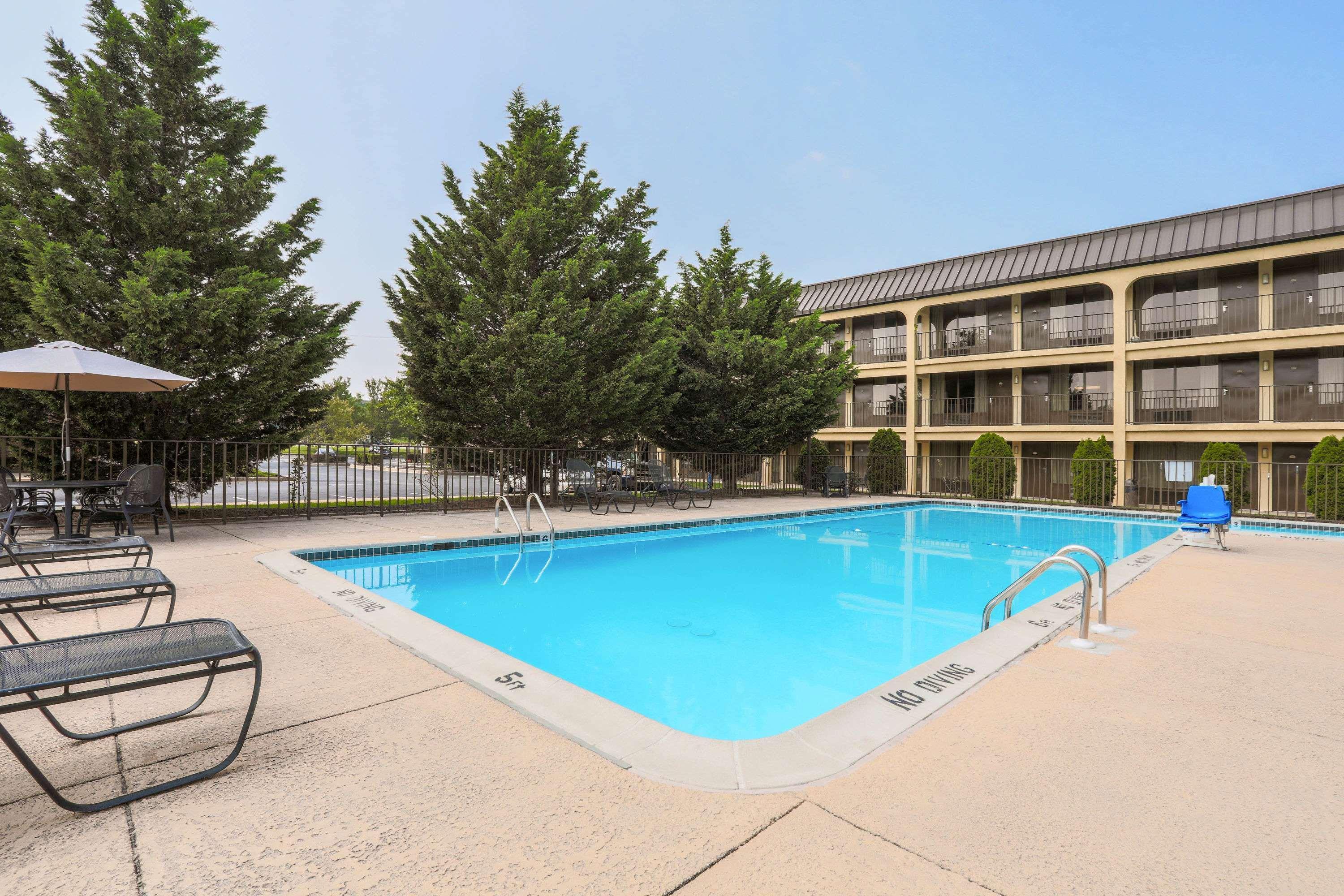 Days Inn By Wyndham Newark Wilmington Dış mekan fotoğraf