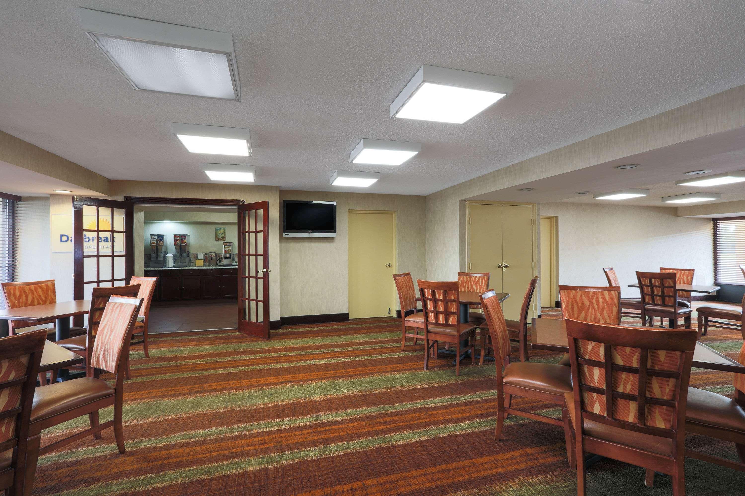 Days Inn By Wyndham Newark Wilmington Dış mekan fotoğraf