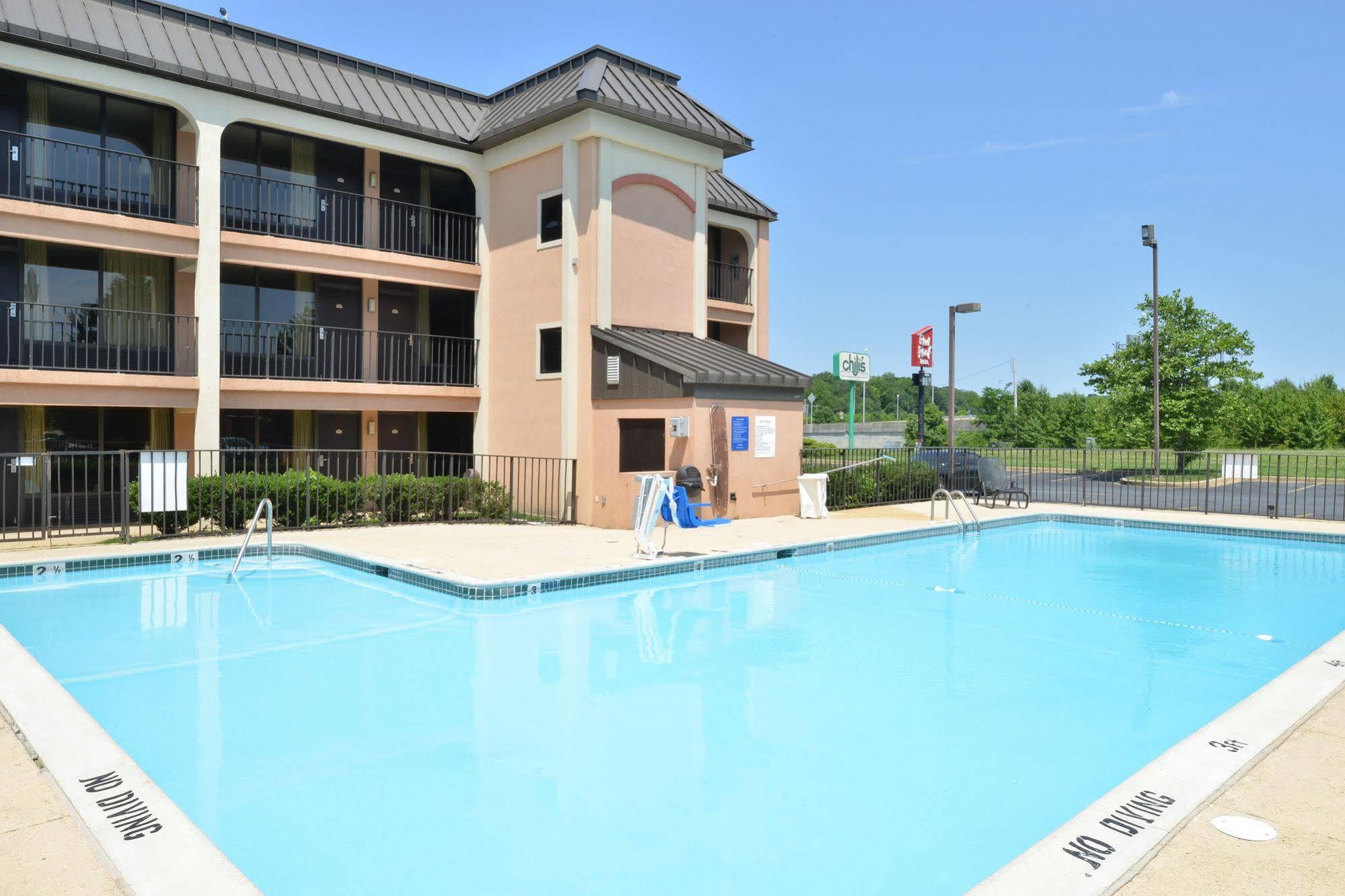 Days Inn By Wyndham Newark Wilmington Dış mekan fotoğraf