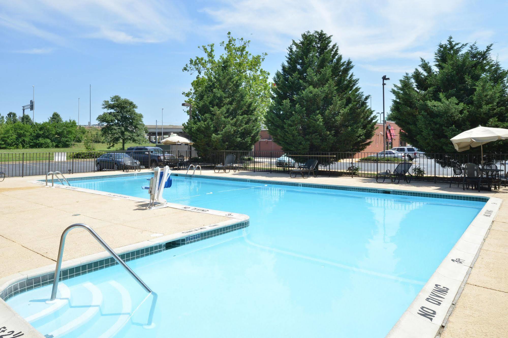 Days Inn By Wyndham Newark Wilmington Dış mekan fotoğraf