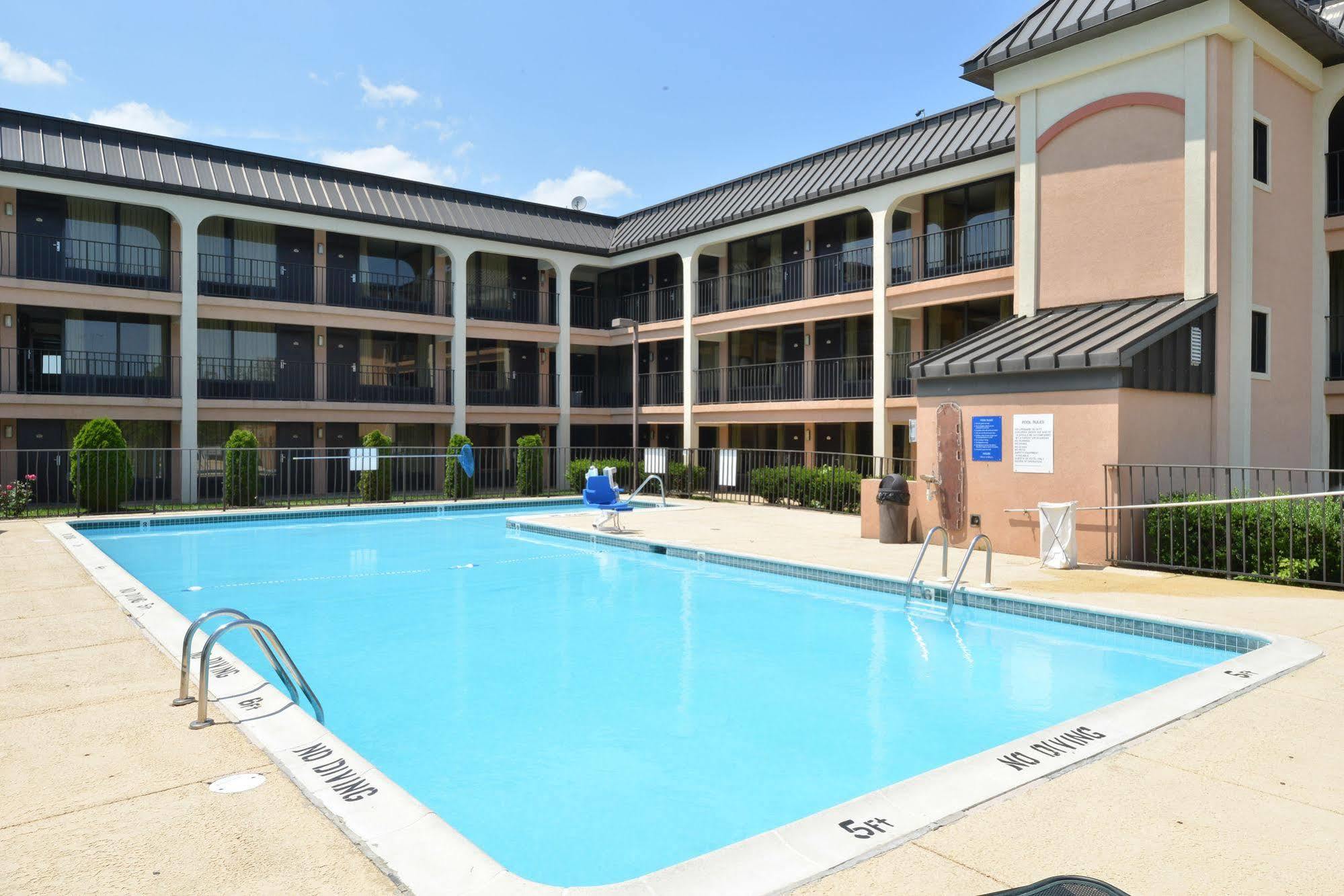 Days Inn By Wyndham Newark Wilmington Dış mekan fotoğraf