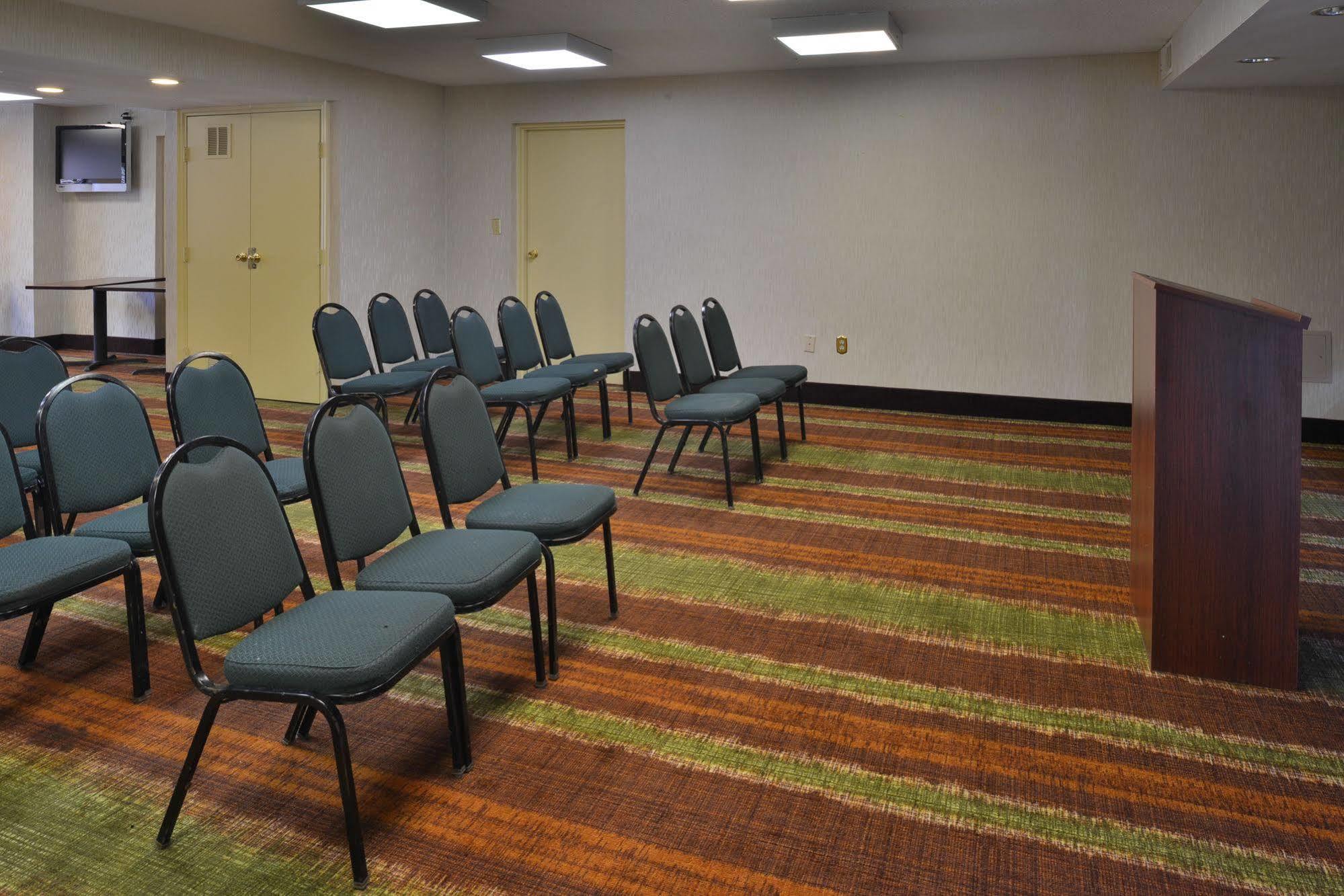 Days Inn By Wyndham Newark Wilmington Dış mekan fotoğraf