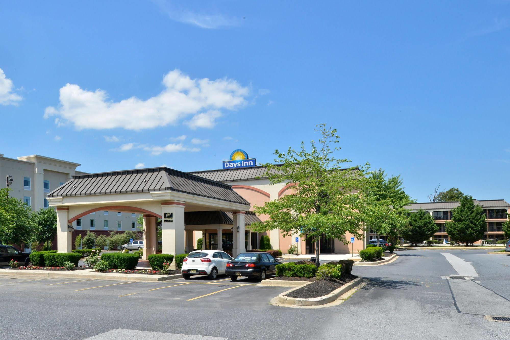 Days Inn By Wyndham Newark Wilmington Dış mekan fotoğraf