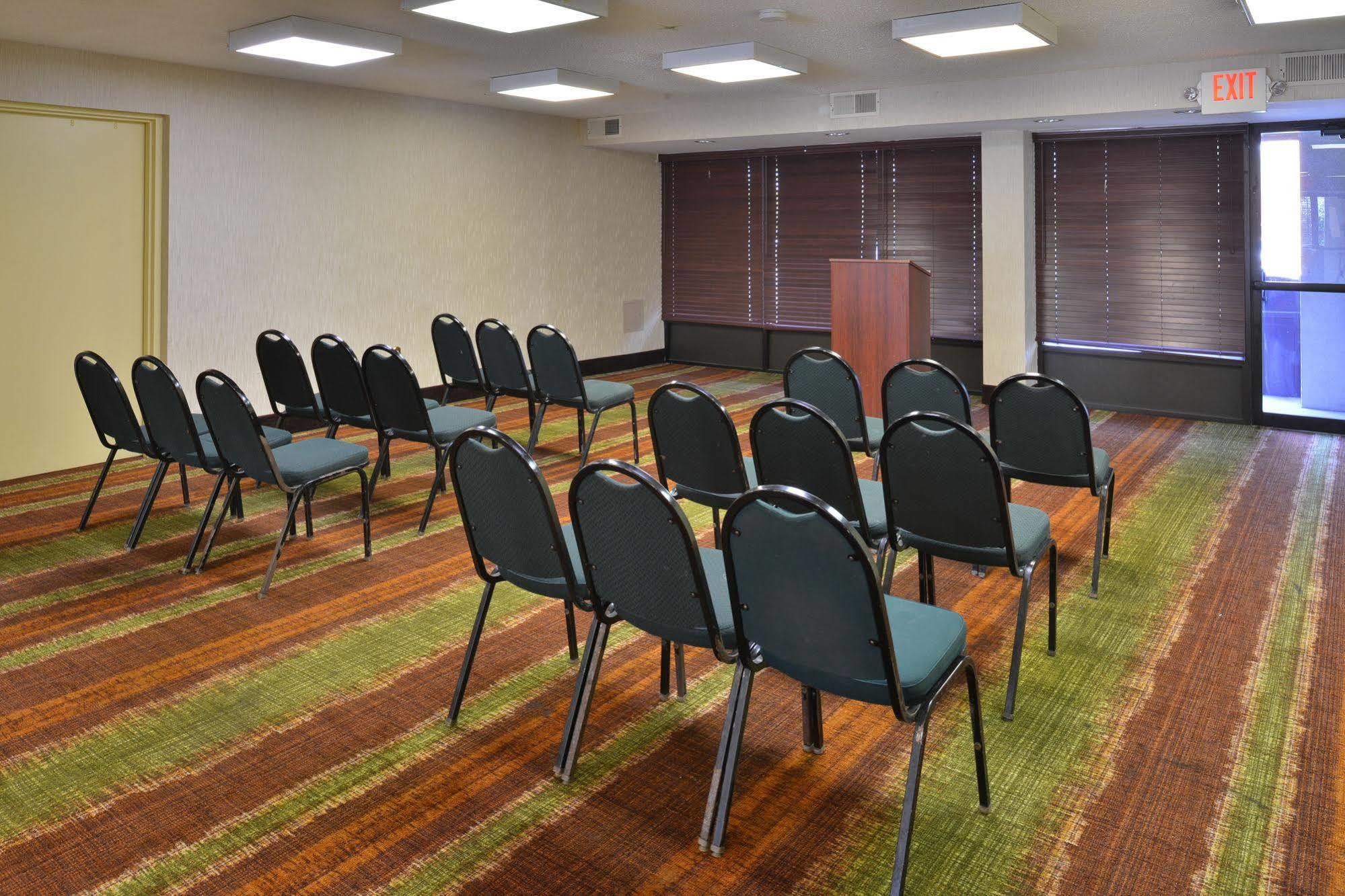 Days Inn By Wyndham Newark Wilmington Dış mekan fotoğraf