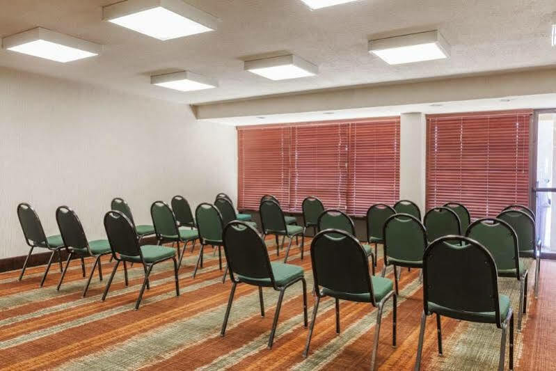 Days Inn By Wyndham Newark Wilmington Dış mekan fotoğraf