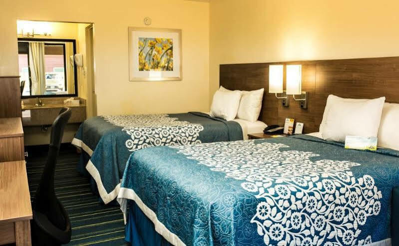 Days Inn By Wyndham Newark Wilmington Dış mekan fotoğraf