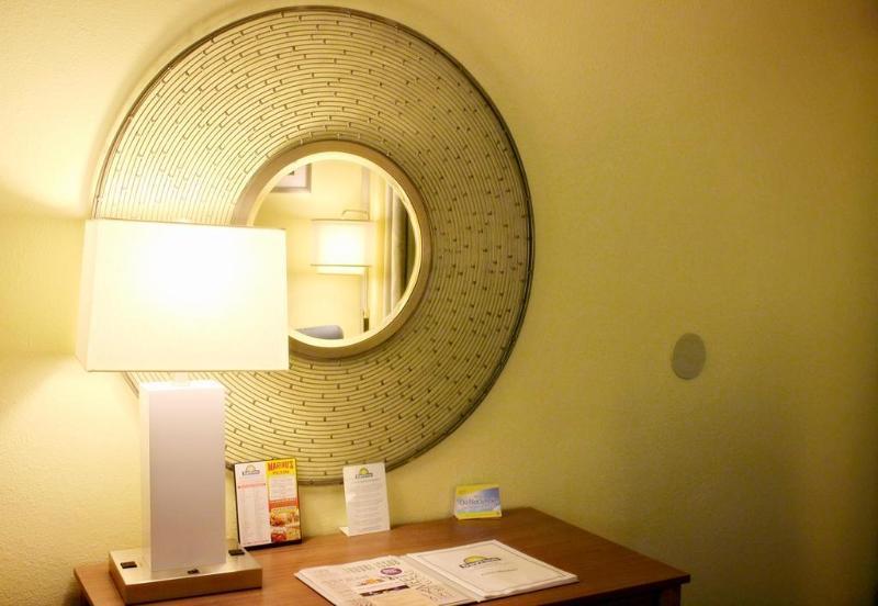Days Inn By Wyndham Newark Wilmington Dış mekan fotoğraf
